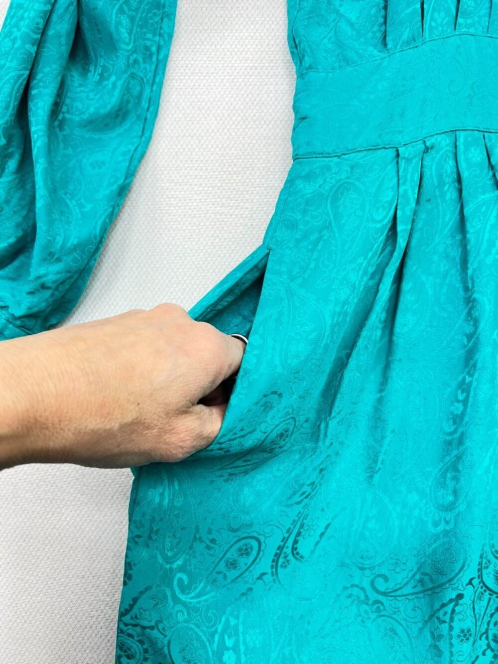 Vintage Neiman Marcus Women's Silk Button-Front Midi Dress Sz 6 Teal Paisley - Picture 10 of 12